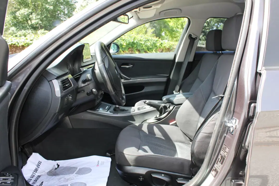 BMW 320 2008 - 8990 EUR, 338000 km - AUTO.MOTO.pt - 338000km - foto 18 de 35