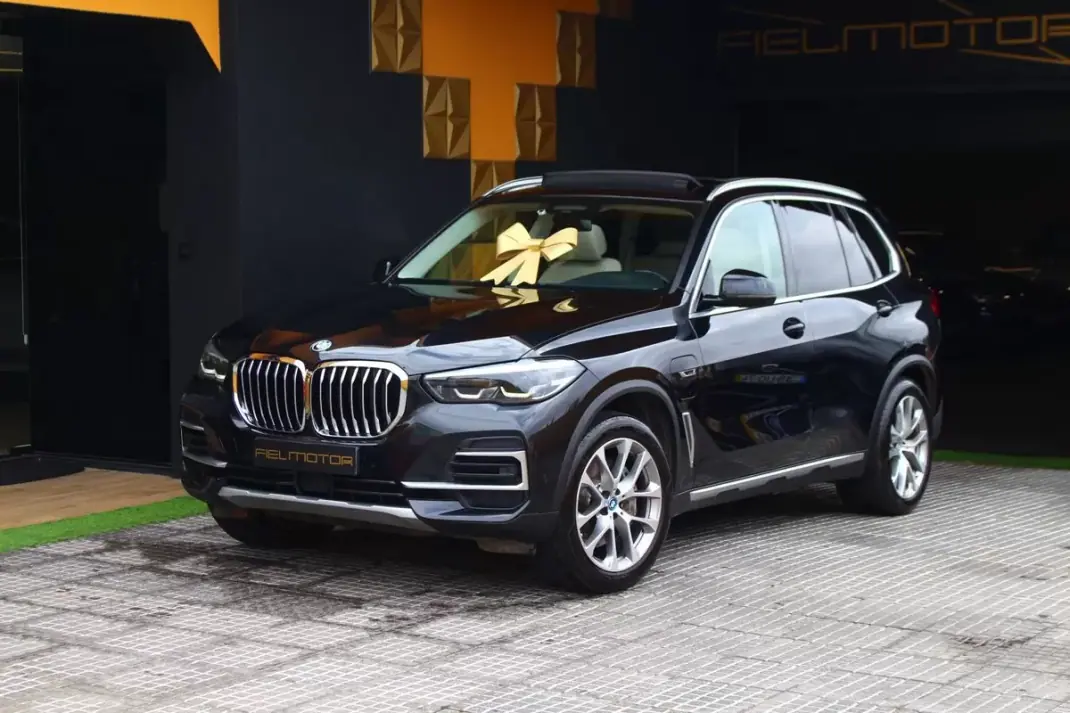 BMW X5 2022 - 47500 EUR, 156000 km - AUTO.MOTO.pt - 156000km - foto 1 de 19