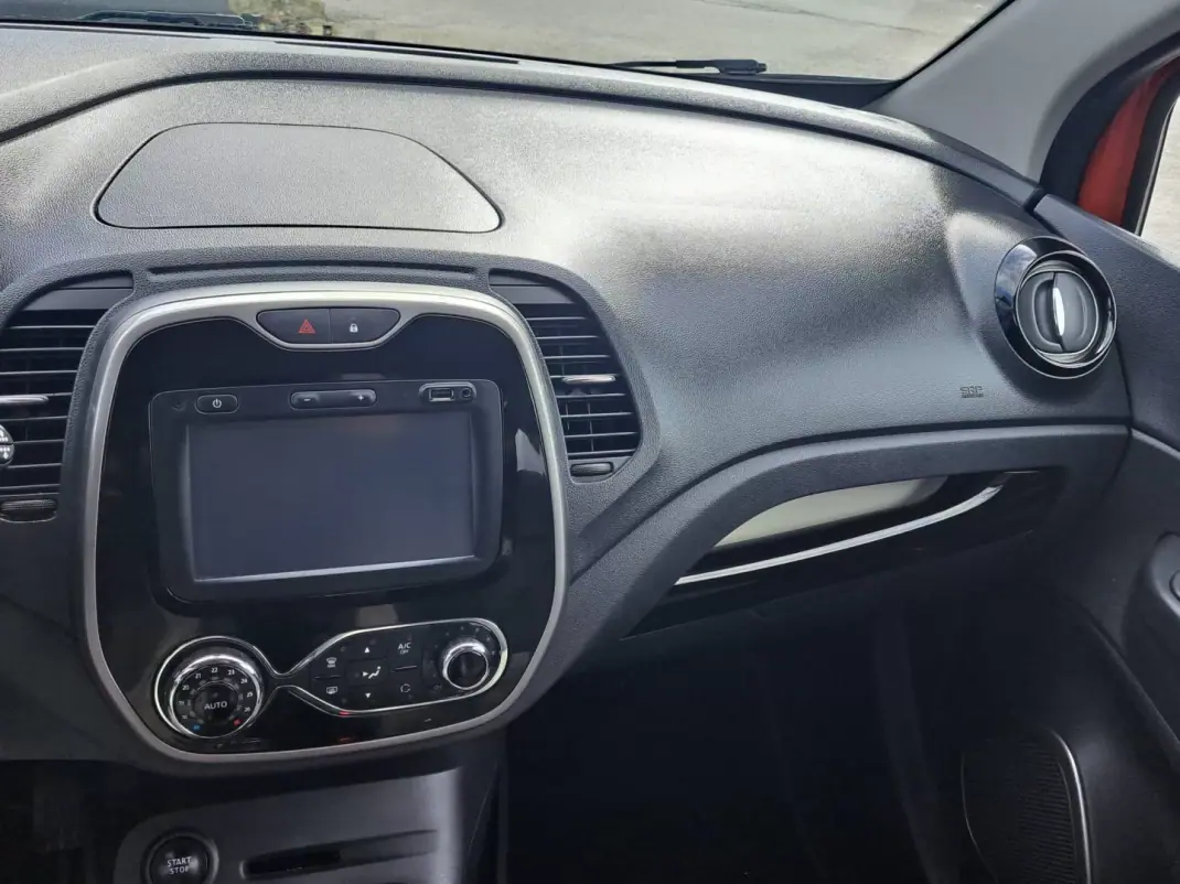 Renault Captur 2016 - 11450 EUR, 165268 km - AUTO.MOTO.pt - 165268km - foto 13 de 41