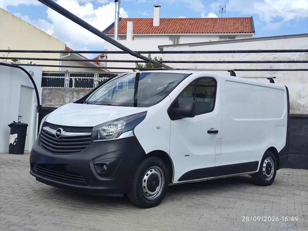 Opel Vivaro 2016 - 10980 EUR, 254100 km - foto 1 de 35