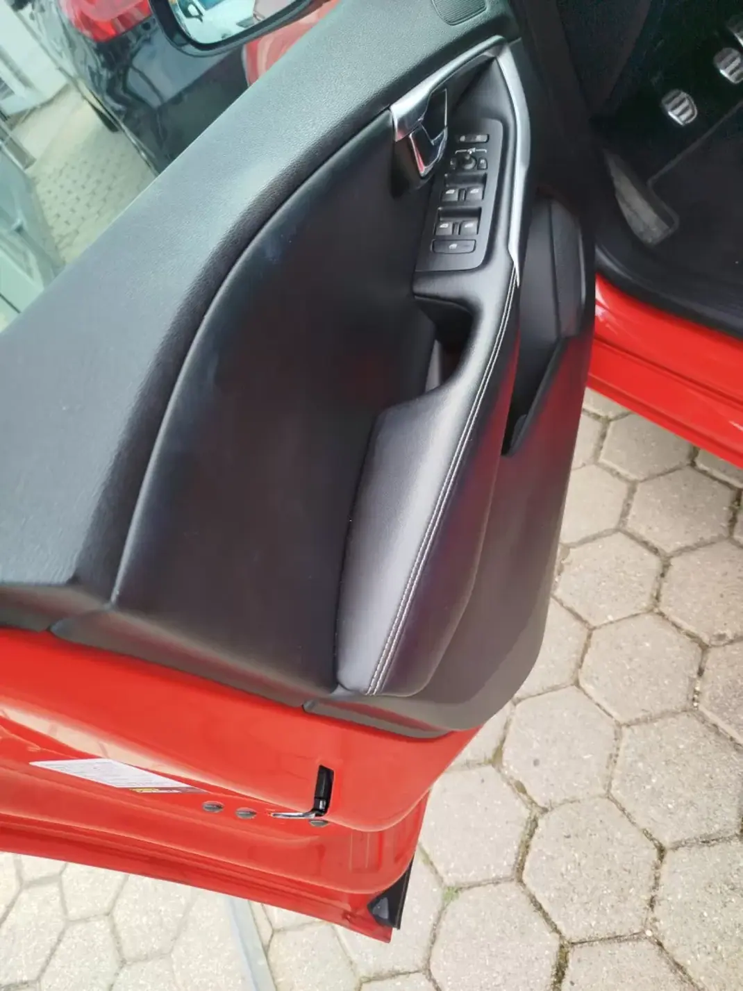 Volvo V40 2014 - 15500 EUR, 185280 km - AUTO.MOTO.pt - 185280km - foto 13 de 20