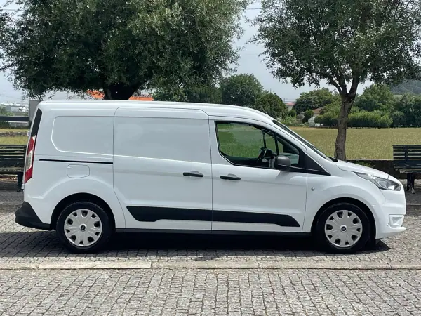 Ford Transit Connect 2018 - 12900 EUR, 138000 km - AUTO.MOTO.pt - 138000km - foto 5 de 37