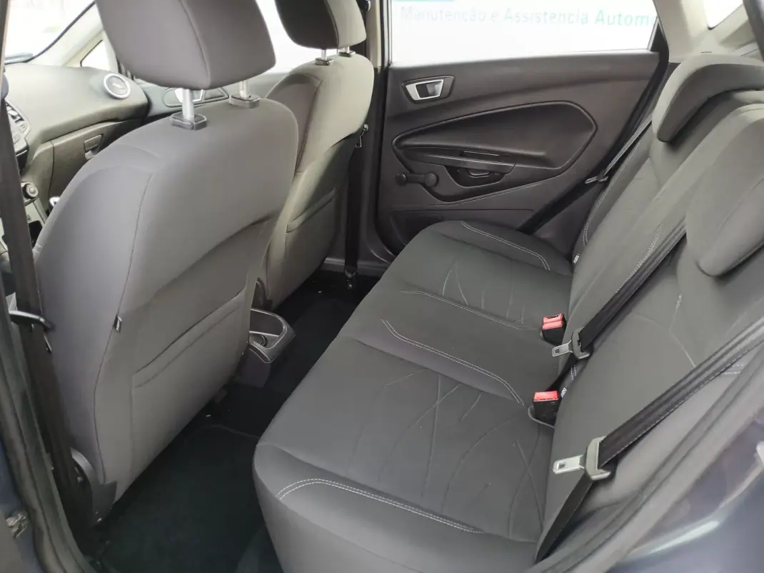 Ford Fiesta 2013 - 8150 EUR, 106782 km - AUTO.MOTO.pt - 106782km - foto 18 de 26