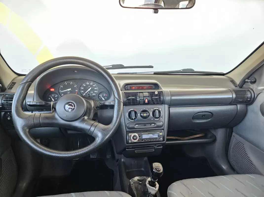 Opel Corsa 1995 - 999 EUR, 150000 km - 150000km - foto 9 de 10