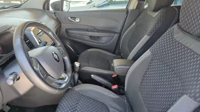 Renault Captur 2018 - 13990 EUR, 85000 km - AUTO.MOTO.pt - 85000km - foto 11 de 23