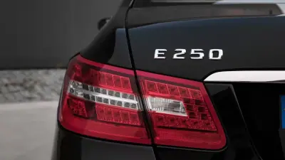 Mercedes-Benz E 250 2009 - 11999 EUR, 478000 km - AUTO.MOTO.pt - 478000km - foto 11 de 35