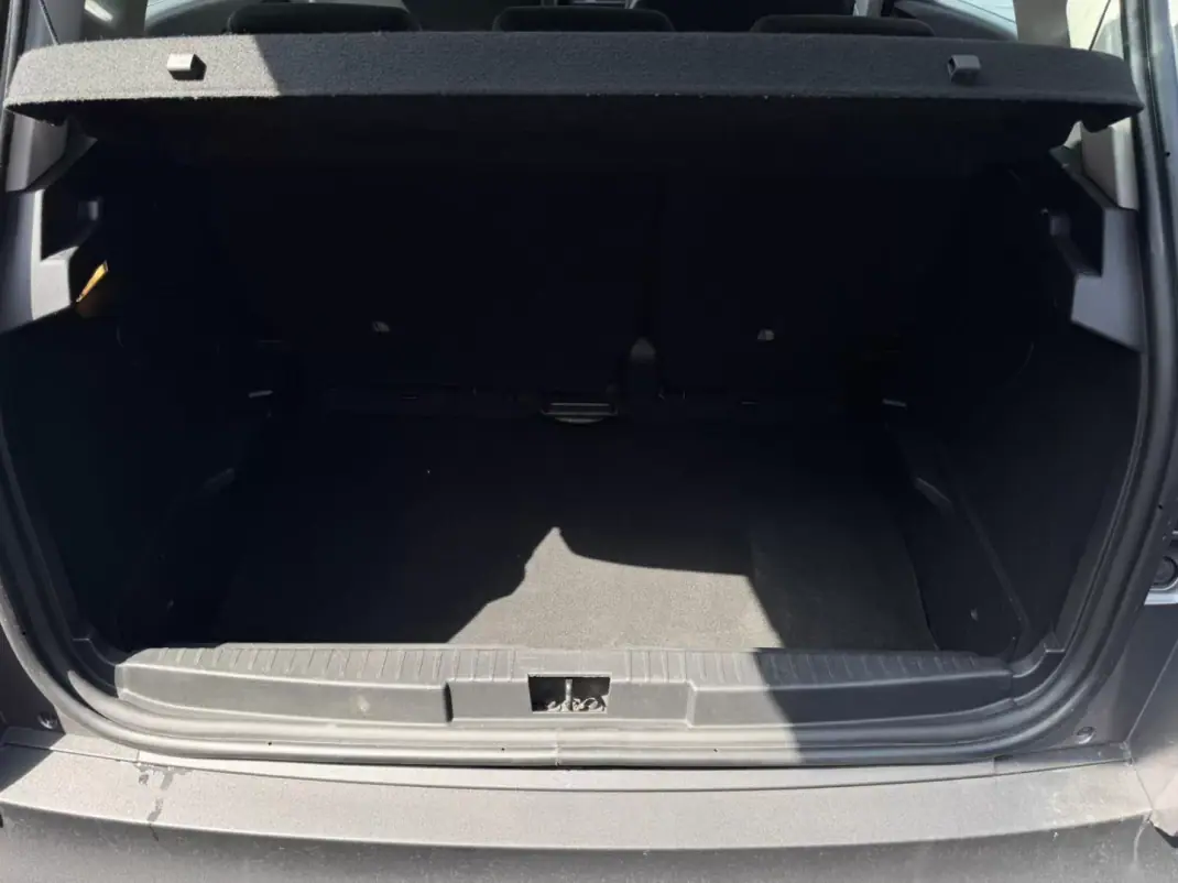 Renault Captur 2015 - 12900 EUR, 154000 km - AUTO.MOTO.pt - 154000km - foto 9 de 11