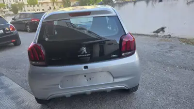 Peugeot 108 2016 - 8490 EUR, 94000 km - AUTO.MOTO.pt - 94000km - foto 5 de 6
