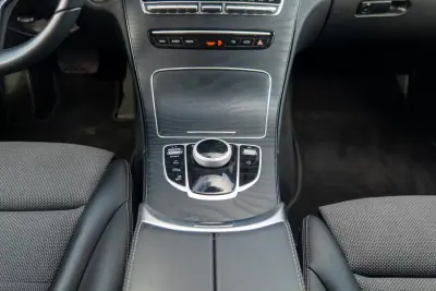Mercedes-Benz C 300e 2020 - 26900 EUR, 109000 km - AUTO.MOTO.pt - 109000km - foto 31 de 36