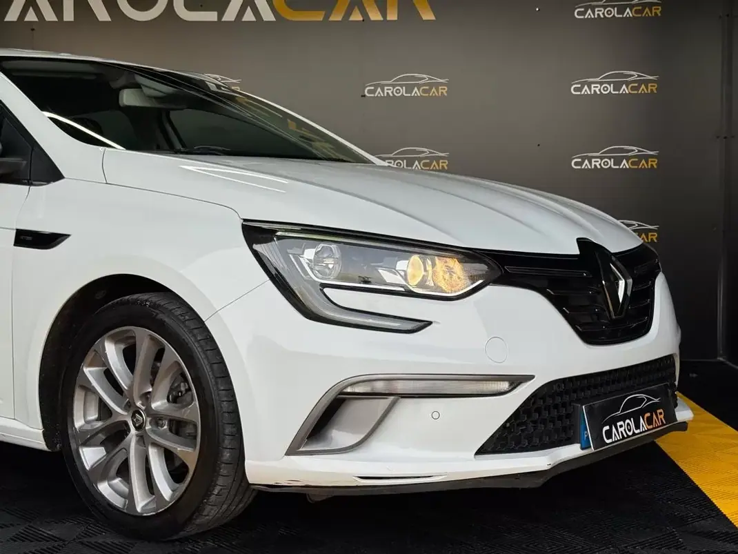 Renault Mégane Sport Tourer 2019 - 15950 EUR, 99000 km - AUTO.MOTO.pt - 99000km - foto 2 de 22