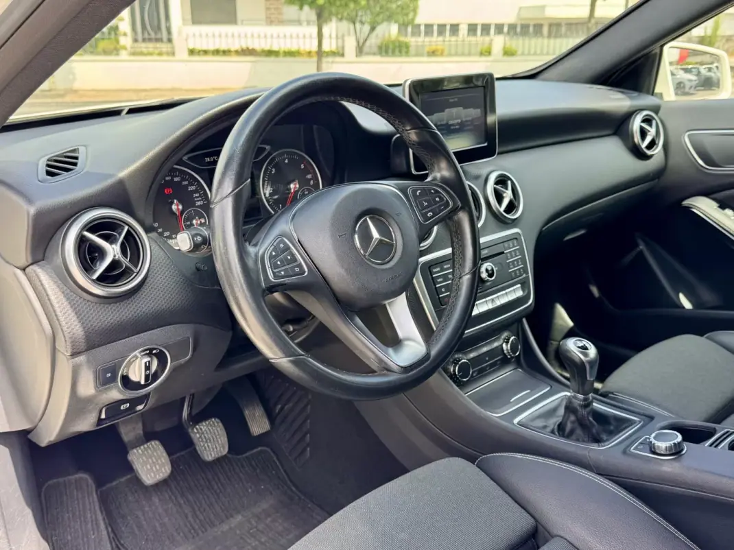 Mercedes-Benz A 200 2016 - 19990 EUR, 110000 km - 110000km - foto 8 de 19