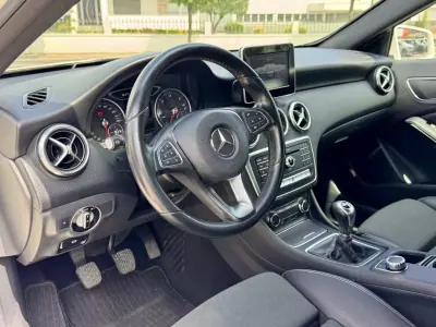Mercedes-Benz A 200 2016 - 19990 EUR, 110000 km - AUTO.MOTO.pt - 110000km - foto 8 de 19
