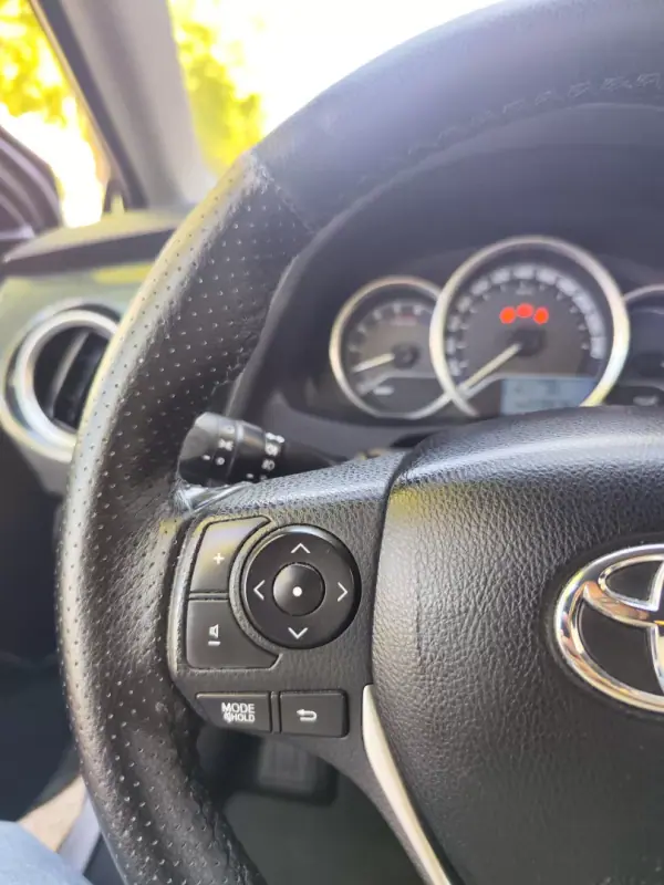 Toyota Auris Touring Sports 2015 - 11480 EUR, 229000 km - AUTO.MOTO.pt - 229000km - foto 27 de 39