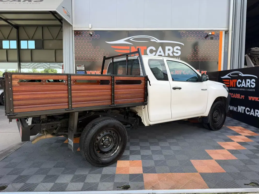 Toyota HILUX 2.4 D-4D 2WD CE 3L 2018 - 14900 EUR, 292795 km - AUTO.MOTO.pt - 292795km - foto 2 de 10