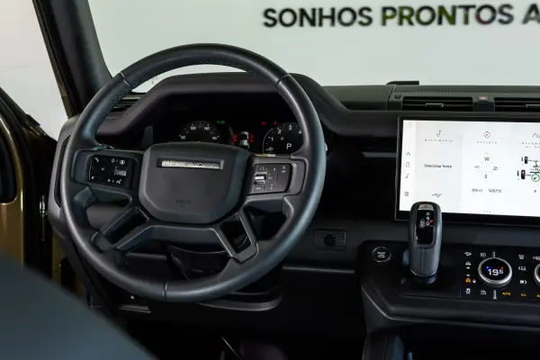 Land Rover Defender 2025 - 104900 EUR, 13995 km - AUTO.MOTO.pt - 13995km - foto 26 de 49