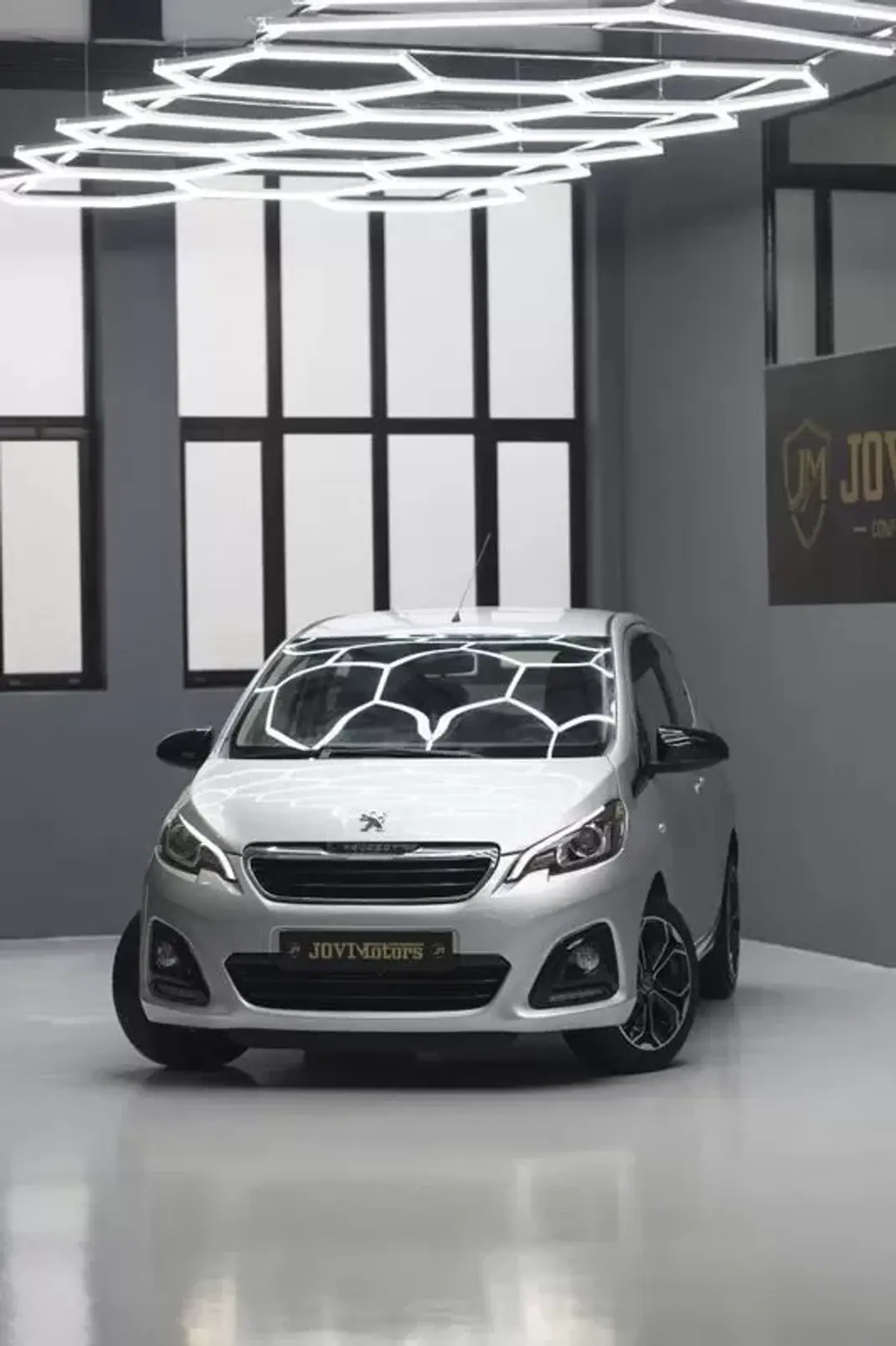 Peugeot 108 2017 - 9500 EUR, 49390 km - AUTO.MOTO.pt - 49390km - foto 8 de 45