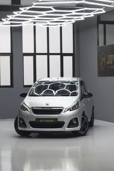 Peugeot 108 2017 - 9500 EUR, 49390 km - AUTO.MOTO.pt - 49390km - foto 8 de 45