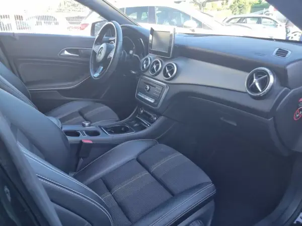 Mercedes-Benz CLA 220 2017 - 26900 EUR, 106416 km - AUTO.MOTO.pt - 106416km - foto 12 de 23