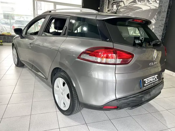 Renault Clio Sport Tourer 2015 - 6900 EUR, 248781 km - AUTO.MOTO.pt - 248781km - foto 3 de 20