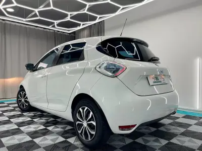 Renault Zoe 2015 - 8250 EUR, 19000 km - AUTO.MOTO.pt - 19000km - foto 5 de 12