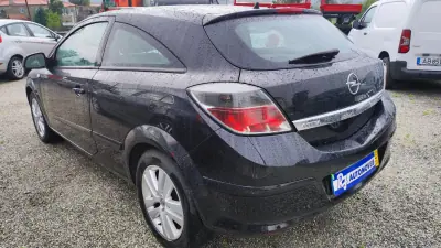 Opel 2010 - 5580 EUR, 219987 km - AUTO.MOTO.pt - 219987km - foto 17 de 20