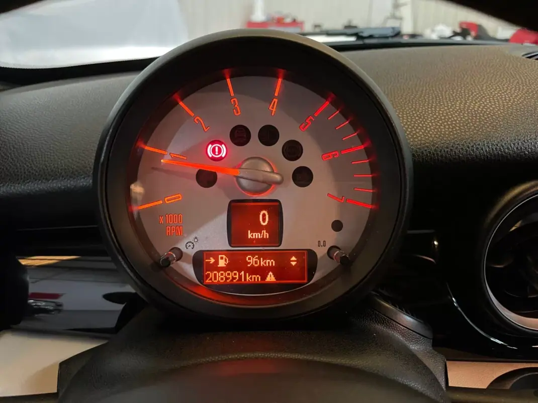 MINI Coupé 2012 - 12500 EUR, 208911 km - 208911km - foto 10 de 19