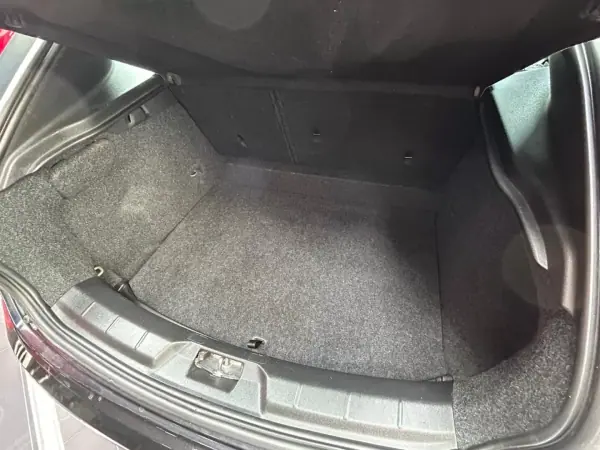 Volvo V40 Cross Country 2014 - 11750 EUR, 189500 km - AUTO.MOTO.pt - 189500km - foto 18 de 20
