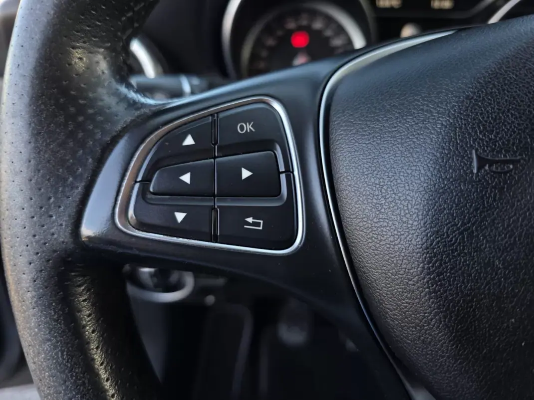 Mercedes-Benz CLA 180 2016 - 16990 EUR, 169000 km - AUTO.MOTO.pt - 169000km - foto 18 de 33