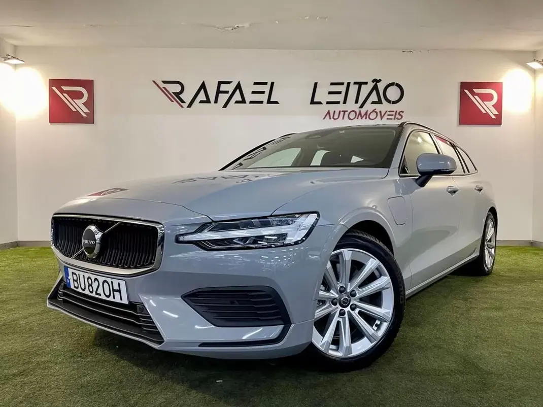 Volvo V60 2025 - 43500 EUR, 1900 km - AUTO.MOTO.pt - 1900km - foto 1 de 35
