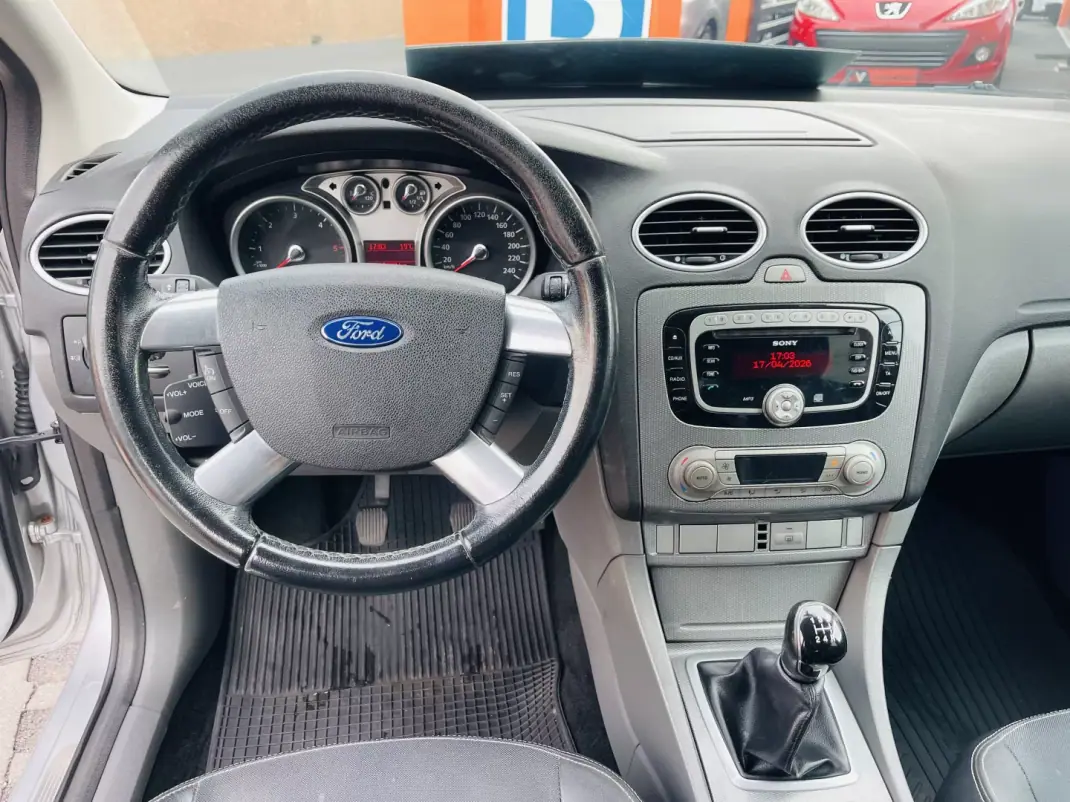 Ford Focus 2010 - 5950 EUR, 213699 km - AUTO.MOTO.pt - 213699km - foto 10 de 12