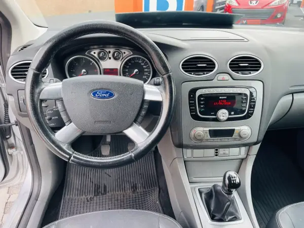 Ford Focus 2010 - 5950 EUR, 213699 km - AUTO.MOTO.pt - 213699km - foto 10 de 12
