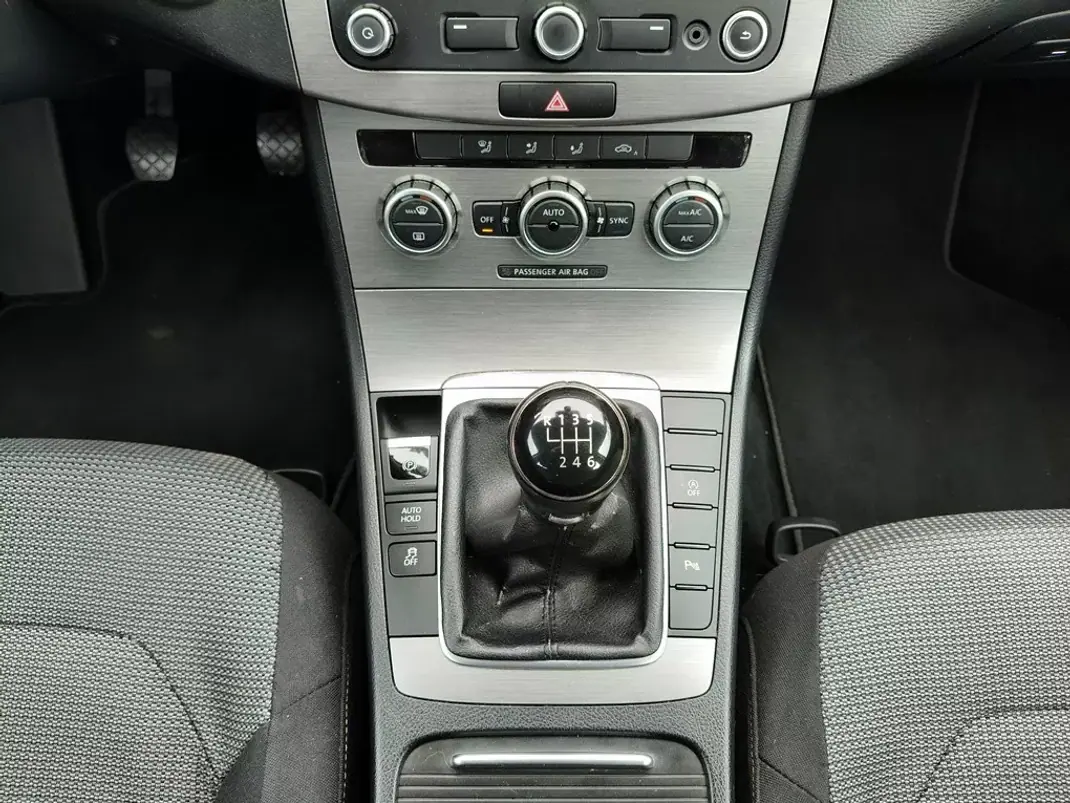 Volkswagen Passat 2012 - 8490 EUR, 296803 km - AUTO.MOTO.pt - 296803km - foto 22 de 27