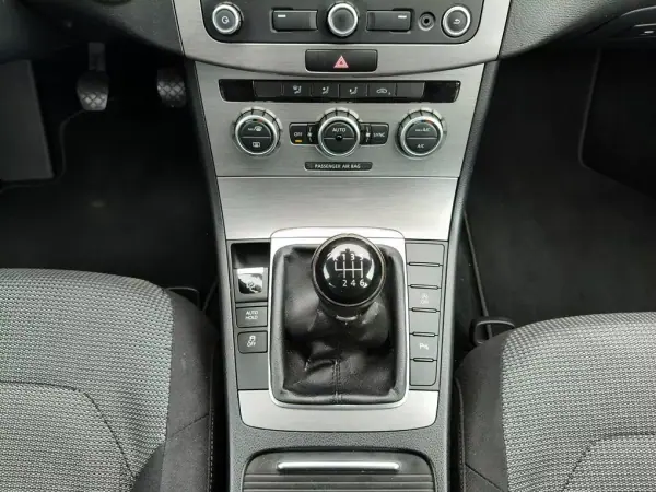 Volkswagen Passat 2012 - 8490 EUR, 296803 km - AUTO.MOTO.pt - 296803km - foto 22 de 27