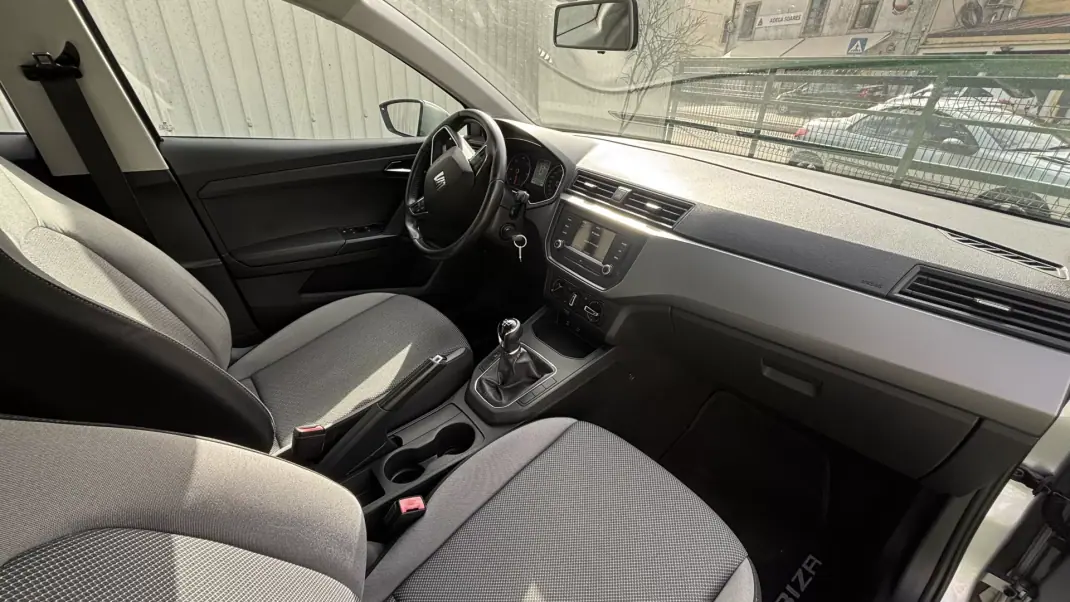SEAT Ibiza 2018 - 14500 EUR, 136000 km - 136000km - foto 4 de 12