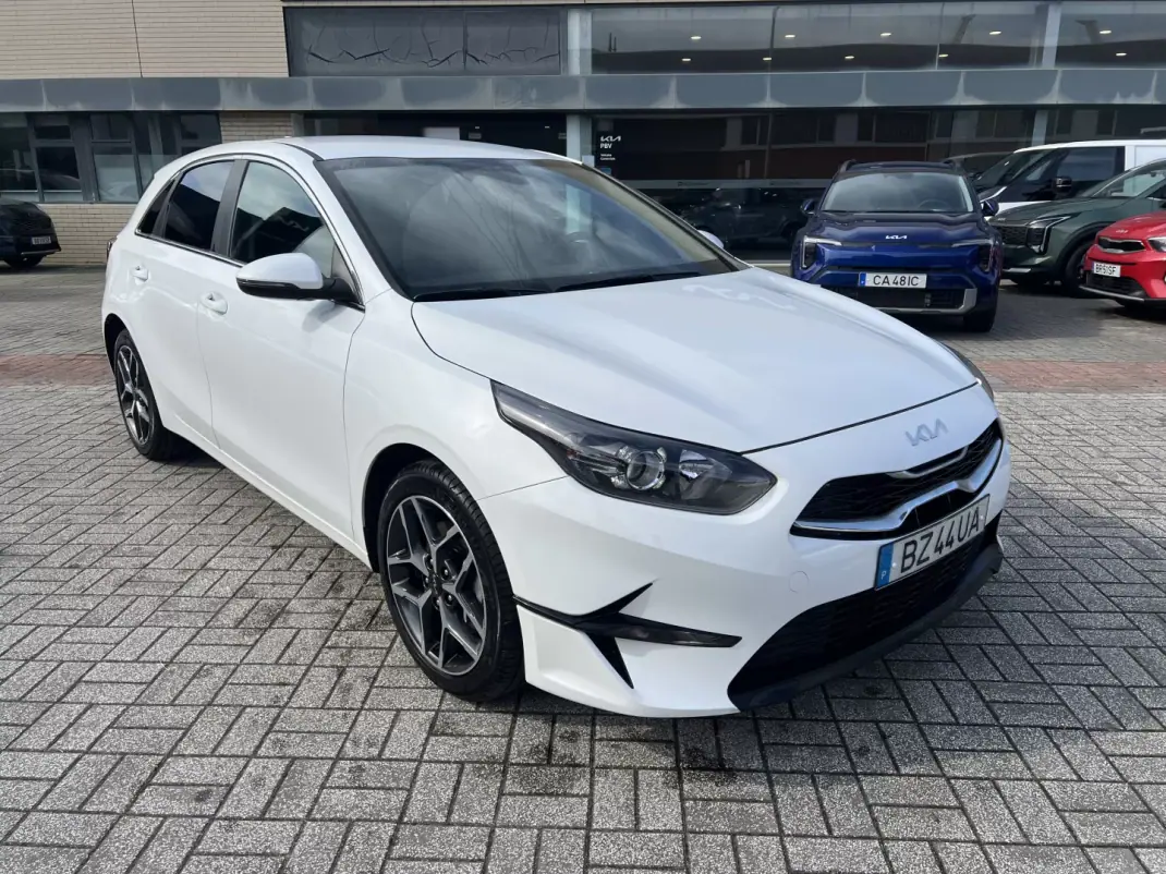 Kia Ceed 2025 - 23900 EUR, 10 km - AUTO.MOTO.pt - 10km - foto 1 de 20