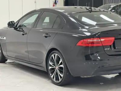 Jaguar XE 2016 - 15990 EUR, 184000 km - AUTO.MOTO.pt - 184000km - foto 11 de 26