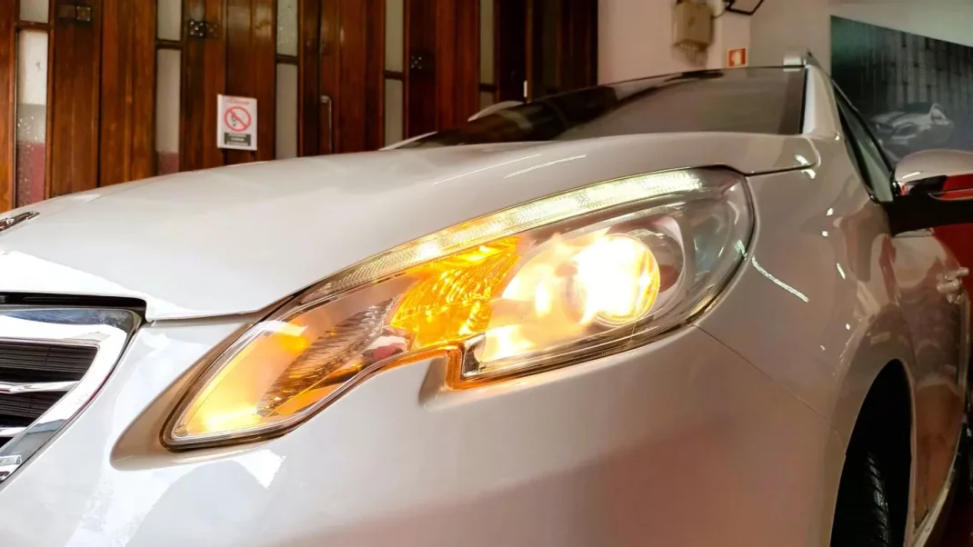 Peugeot 2008 2015 - 11490 EUR, 92490 km - AUTO.MOTO.pt - 92490km - foto 20 de 72