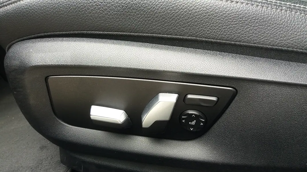 BMW 520 2017 - 28000 EUR, 95000 km - AUTO.MOTO.pt - 95000km - foto 10 de 15