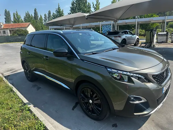 Peugeot 5008 2019 - 21000 EUR, 114000 km - AUTO.MOTO.pt - 114000km - foto 7 de 13