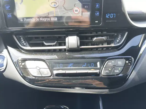 Toyota C-HR 2019 - 22990 EUR, 92000 km - AUTO.MOTO.pt - 92000km - foto 26 de 43