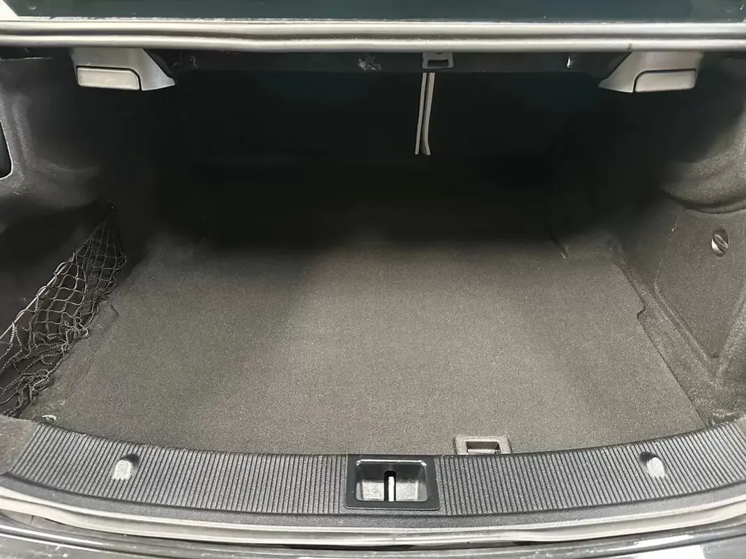 Mercedes-Benz E 250 2011 - 13800 EUR, 336000 km - AUTO.MOTO.pt - 336000km - foto 12 de 19