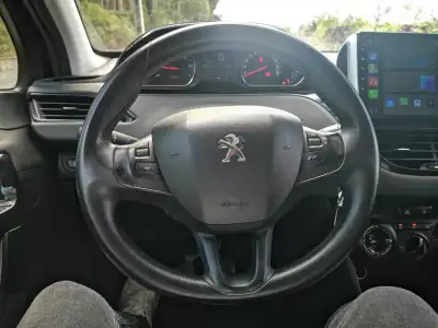 Peugeot 208 2014 - 7750 EUR, 96000 km - AUTO.MOTO.pt - 96000km - foto 19 de 29