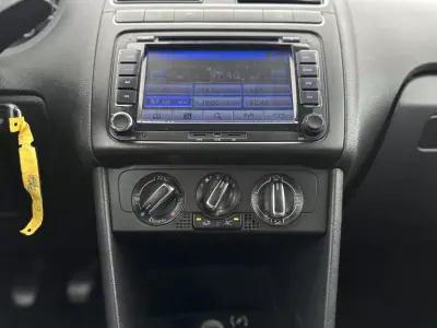 Volkswagen Polo 2010 - 7490 EUR, 151000 km - AUTO.MOTO.pt - 151000km - foto 20 de 30