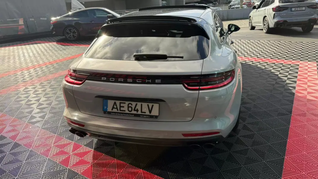 Porsche Panamera Sport Turismo 2018 - 72900 EUR, 99200 km - AUTO.MOTO.pt - 99200km - foto 4 de 16