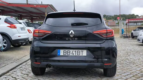 Renault Clio 2023 - 15450 EUR, 71465 km - AUTO.MOTO.pt - 71465km - foto 5 de 9