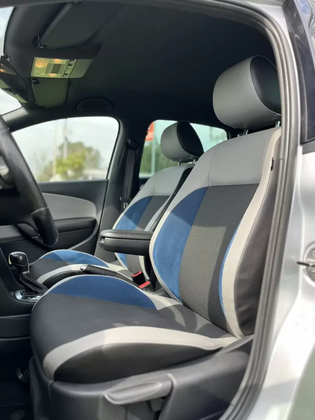 Volkswagen Polo 2013 - 12900 EUR, 150000 km - AUTO.MOTO.pt - 150000km - foto 11 de 13