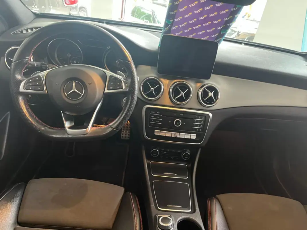 Mercedes-Benz GLA 200 2019 - 27500 EUR, 144556 km - AUTO.MOTO.pt - 144556km - foto 5 de 9