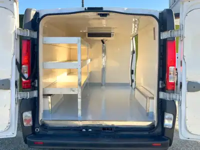 Opel VIVARO 2.0D c/FRIO DE CONSERVAÇÃO 2014 - 10990 EUR, 322000 km - AUTO.MOTO.pt - 322000km - foto 9 de 21