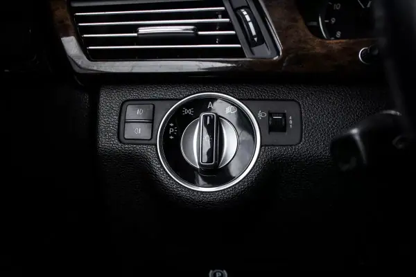 Mercedes-Benz E 220 2010 - 10990 EUR, 489933 km - AUTO.MOTO.pt - 489933km - foto 18 de 41