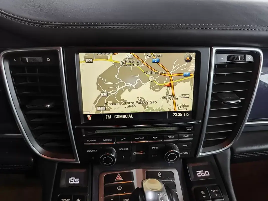 Porsche Panamera 2011 - 37500 EUR, 129500 km - AUTO.MOTO.pt - 129500km - foto 29 de 38